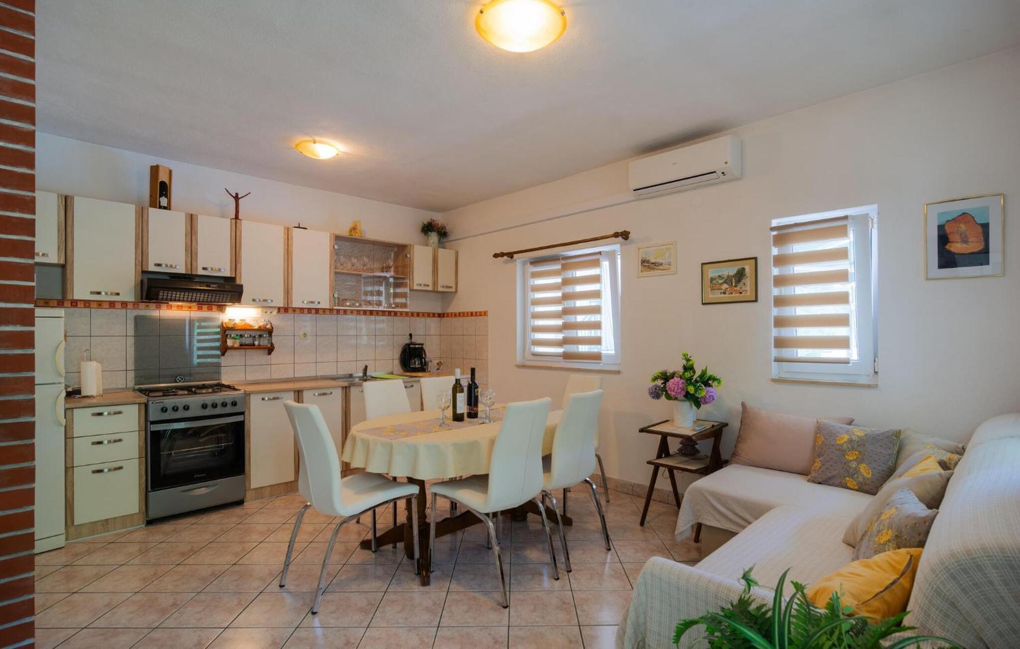 Cozy Home In Podaspilje With Kitchen Svinisce المظهر الخارجي الصورة