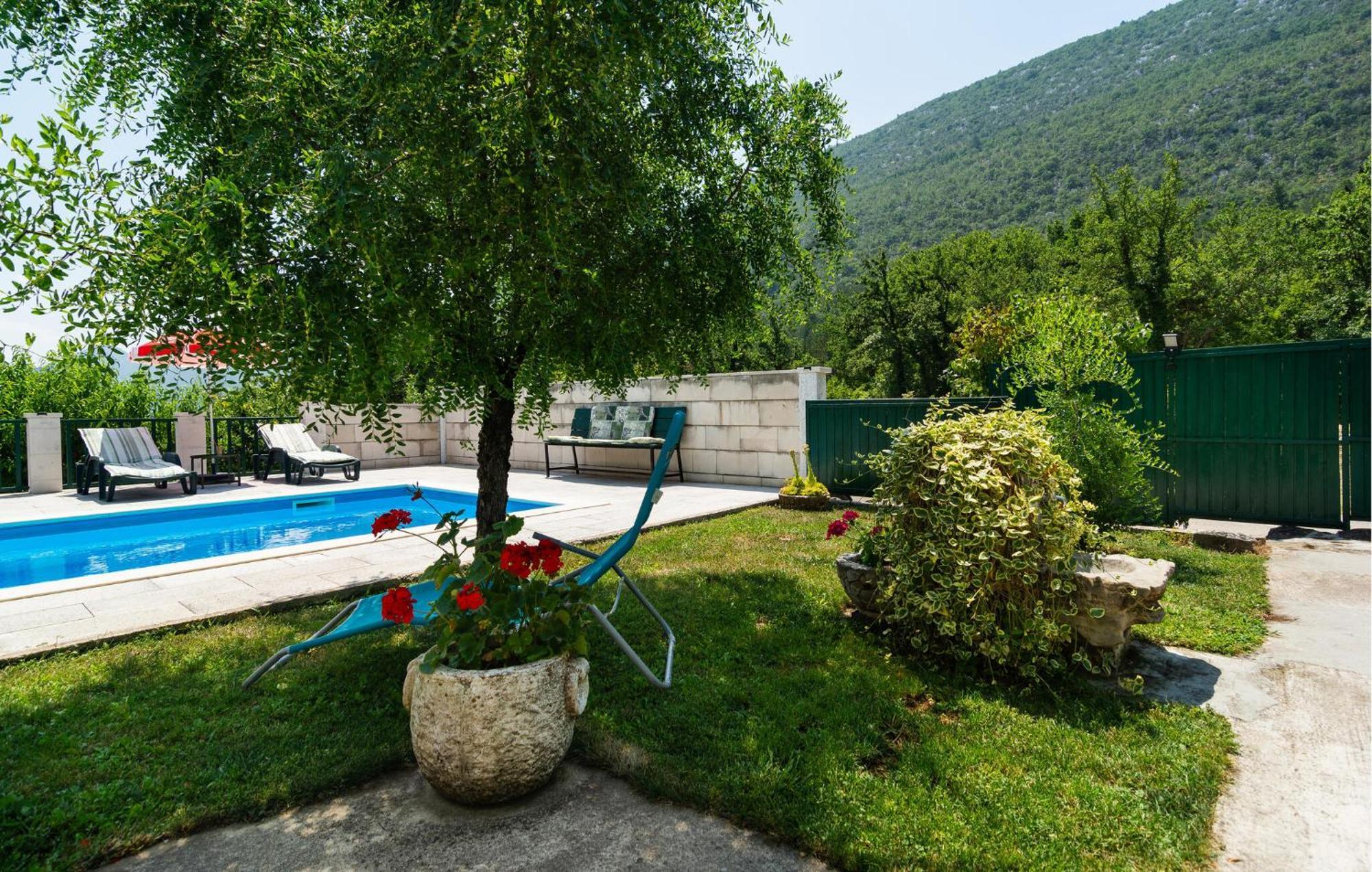 Cozy Home In Podaspilje With Kitchen Svinisce المظهر الخارجي الصورة